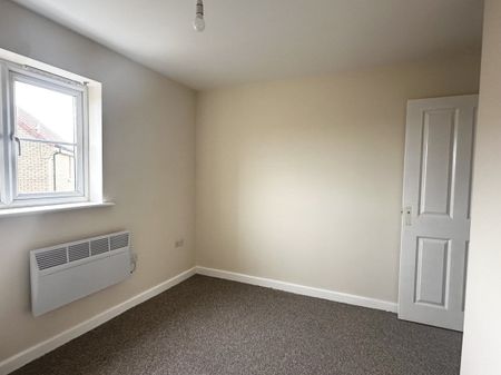 PETERBOROUGH - Photo 2