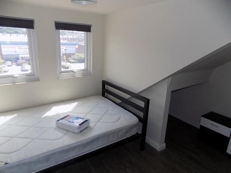 1 bedroom in a house share to rent - Photo 2