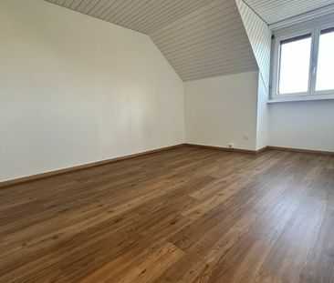 Schöne 3.5 Zimmer-Dachwohnung an ruhiger Lage - Photo 2