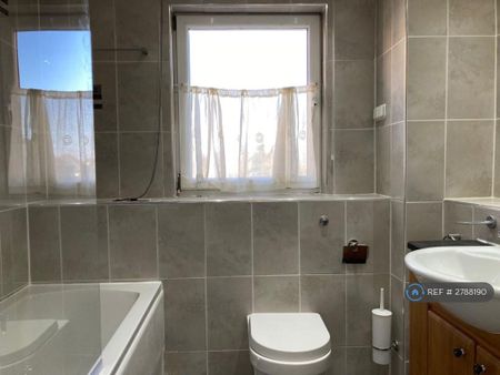 2 bedroom penthouse to rent - Photo 5