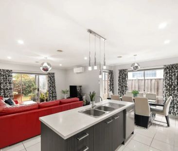 “Spacious & Stylish 4-Bedroom Home Near Al-Taqwa & Westbourne Grammar” - Photo 1