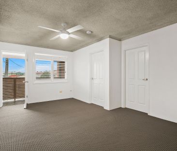 2-Bedroom Unit with Private Balcony & Garage - Photo 2