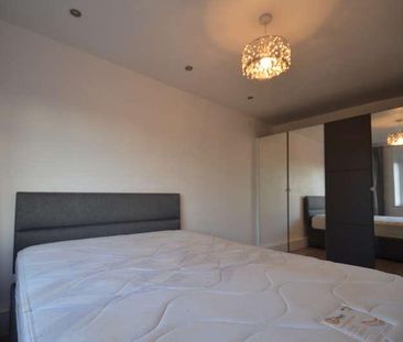 Berkeley Court, Weybridge, KT13 - Photo 2