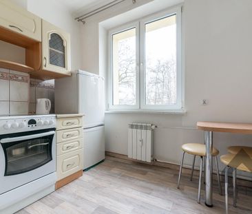 Przestronna kawalerka w centrum Jaworzna do wynajęcia | Spacer 3D - Фото 5