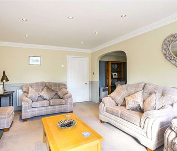 Superb fully renovated two bed two bath period apartment. Beautiful... - Photo 3