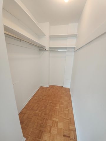 Ville-Marie : Grand appartement rénové avec une chambre, offert en location ! - Photo 4