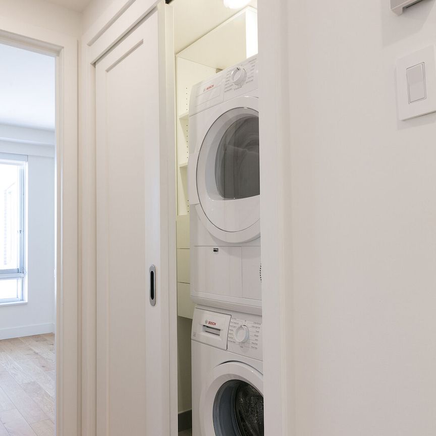 3555 Cote-des-Neiges Road, Montréal, QC - Photo 1