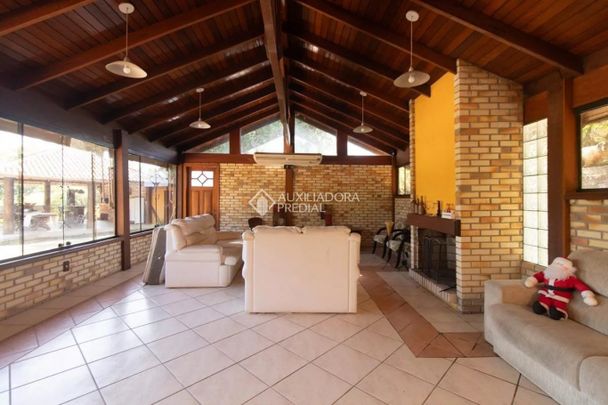 Casa com 3 quartos e 700m² para alugar em Hípica, Porto Alegre. - Photo 1