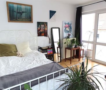 Kleines Apartment, teilmöbliert, mit EBK, Balkon und Stellplatz - R... - Foto 3