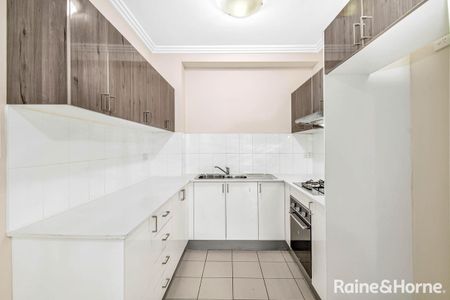 Open & Spacious Apartment - Photo 4