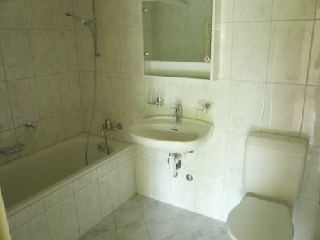 Schöne Dachwohnung mit Aussicht - Photo 2