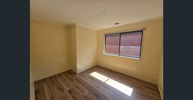 RENOWNED REAL ESTATE PRESENTS – 42 EDMUND DR, TARNEIT VIC 3029 - Photo 1