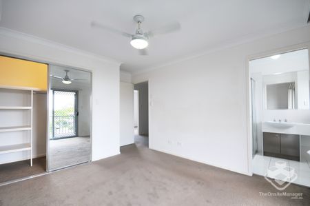 Three-bedroom Townhouse in the Heart Location of Browns Plains - Photo 2