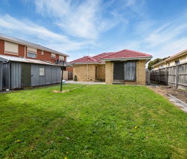 Two Living Areas - Photo 2