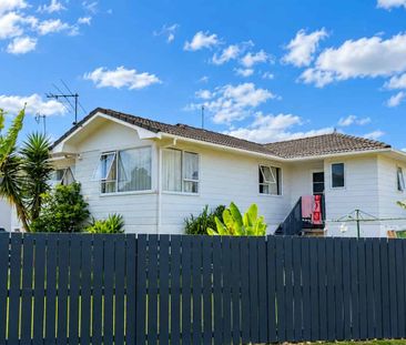 Large Six Bedroom Home - Photo 2