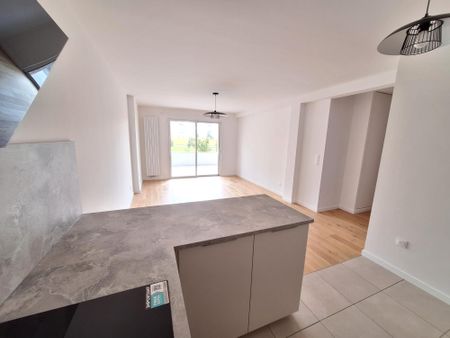 Location Appartement 3 pièces 68m² LES SABLES D OLONNE 85100 - Photo 2