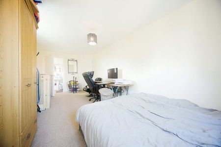 2 BEDROOM FLAT - GLENDINNING AVENUE, DT4 7QF, Weymouth - Photo 3