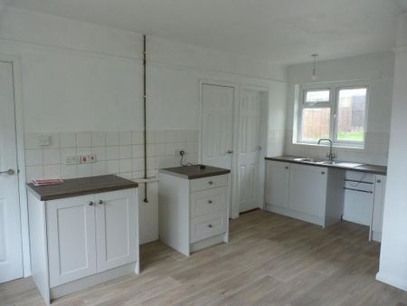 3 bedroom terraced house to rent - Photo 3
