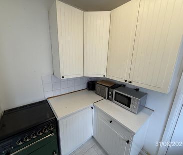 4 bedroom terraced house to rent - Photo 1