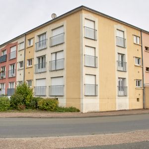 Appartement LA CHARTRE SUR LE LOIR T3 - Photo 2