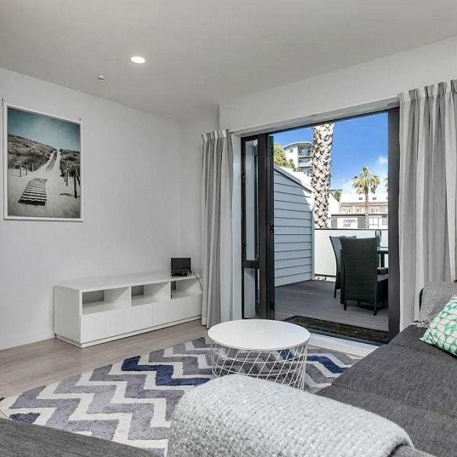 3bedroom, 2bathroom townhouse, private backyard - Photo 1