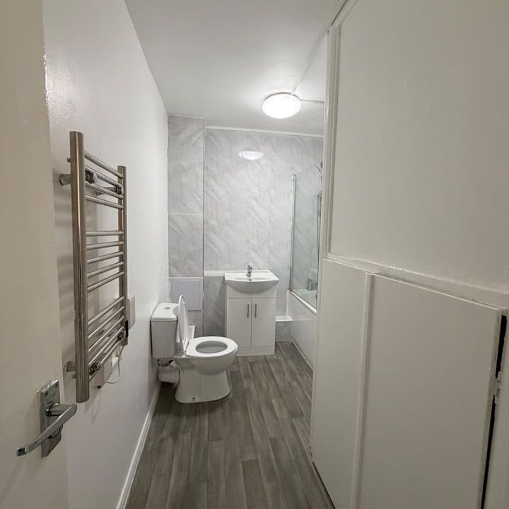 2 Bed Flat, Latimer Court, E10 - Photo 1