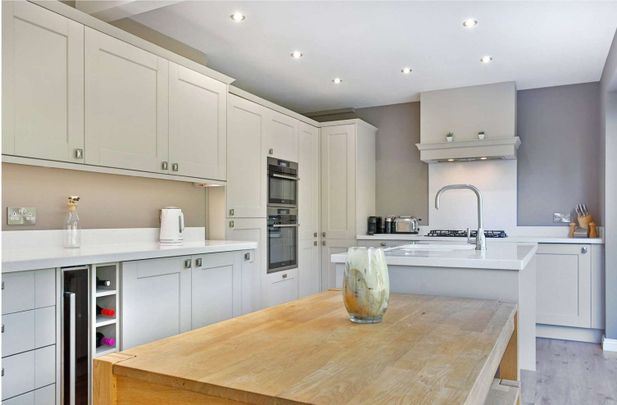 5 bedroom detached house to rent - Photo 1
