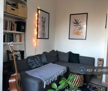 1 bedroom flat to rent - Photo 2