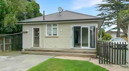 Warm, Cosy Three Bedroom Home - Photo 3