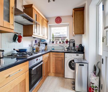 Cravells Road, Harpenden, Hertfordshire, AL5 1BA - Photo 2