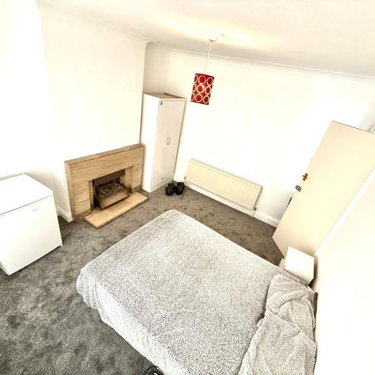 House share to rent - Photo 1