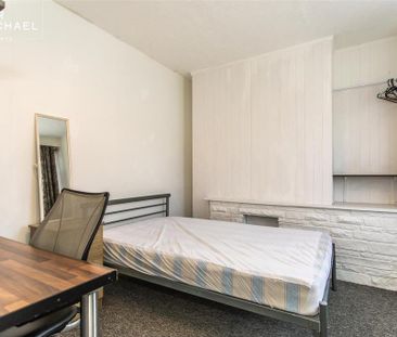 4 bedroom terraced house to rent - Photo 5