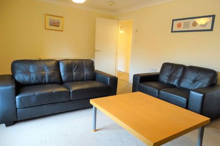 2 Bed Flat - Photo 3