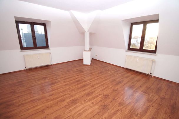 3-Zimmer-DG-Wohnung mit großer Küche, Bad mit Badewanne und Dusche - Photo 1