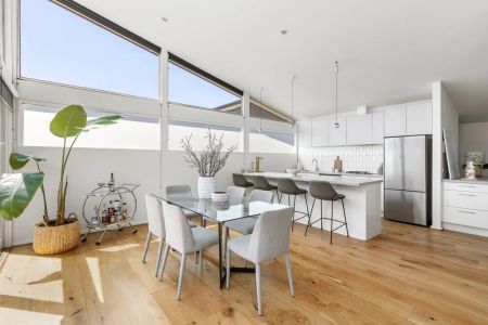 Private Warehouse Inspired with North Facing Outdoor Living - Photo 4