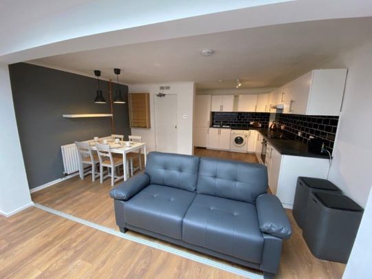 5 Bed End Terrace, Herald Close, NG9 - Photo 1