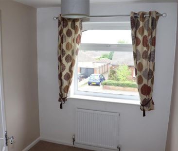 3 bedroom semi-detached house to rent - Photo 2