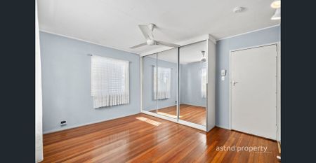 Beautiful 3 Bed with a Multi-Purpose Room Downstairs - Photo 4