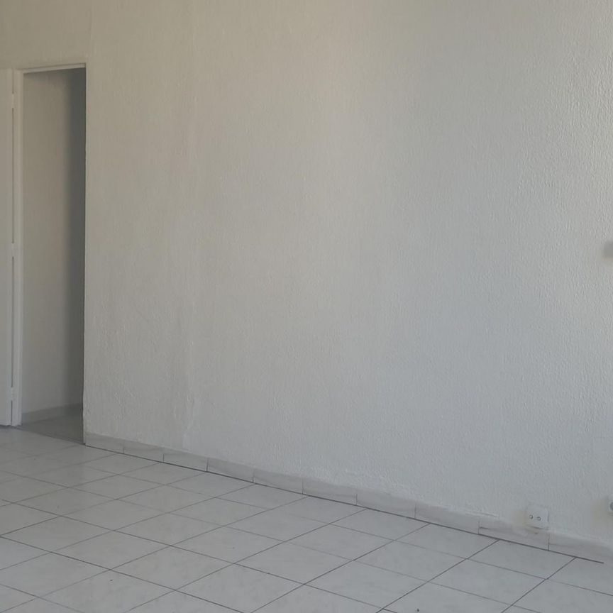 Location Appartement 2 pièces 37m² MARSEILLE 15ème - Photo 1