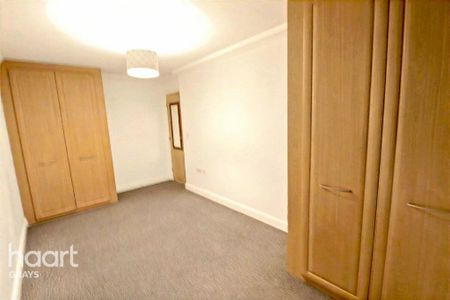 3 bedroom end of terrace house to rent - Photo 3