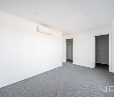 Low maintenance Townhouse - Photo 3