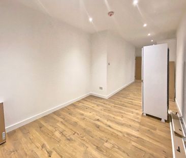 Victoria Road, Aldershot, Hampshire, GU11 - Photo 4