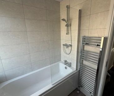 4 bedroom end of terrace house to rent - Photo 6