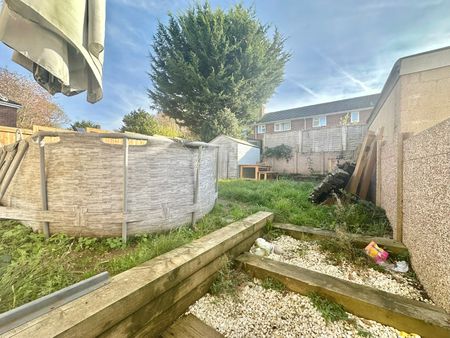 3 bedroom terraced house to rent - Photo 3