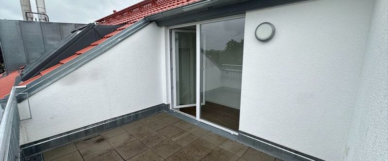 Für Singles oder Paare: 2-Zimmer-Dachgeschosswohnung mit Balkon und Einbauküche - Foto 1