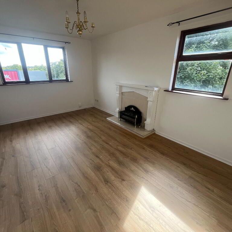 37 Hill Street, Lisburn, BT28 1YE - Photo 1