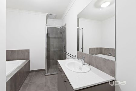 4-Bedroom Family Home with Modern Luxuries - Photo 2