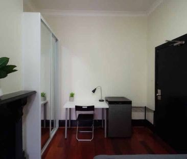 Room 2 - Photo 1