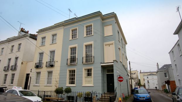 Flat 2, 32 Montpellier Villas, CHELTENHAM GL502XF - Photo 1