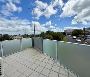 City-Fringe Living – Modern Apartment in Eden Terrace - Photo 6